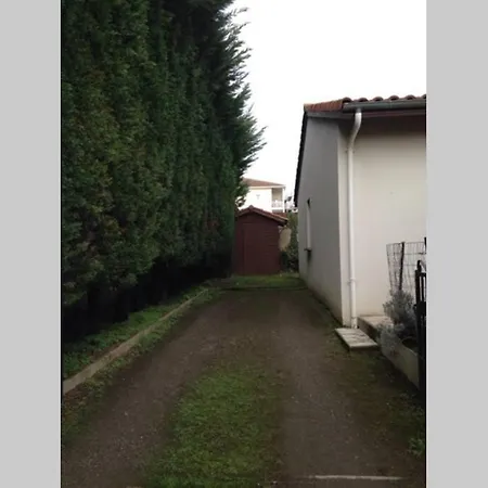 Jolie Individuelle Meublee De Plein Pied Avec Jardin Holiday home *